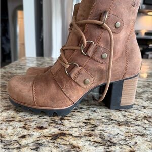 Sorel Women's Addington Lace Up Boots